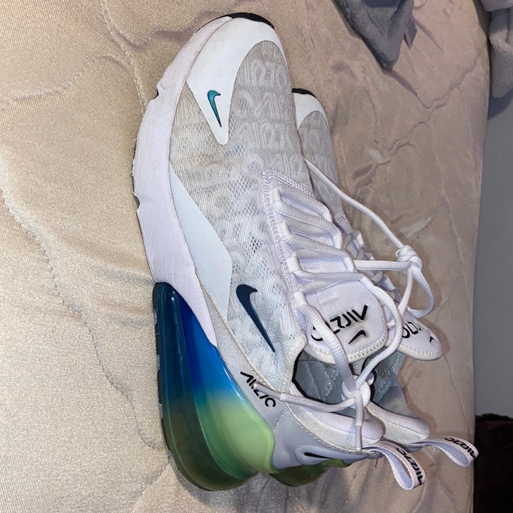 mens size 9.5/ womens size 11.0 nike air max 270
